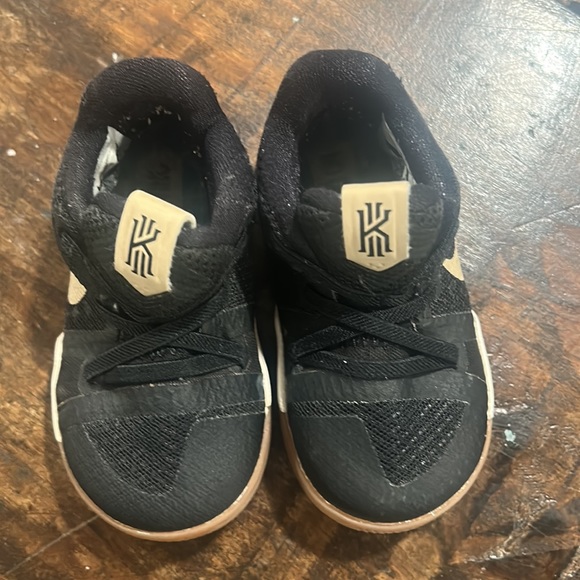 Nike shoes - Picture 8 of 9